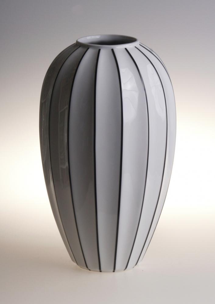 Retro Porcelain Vase, Round Stripe