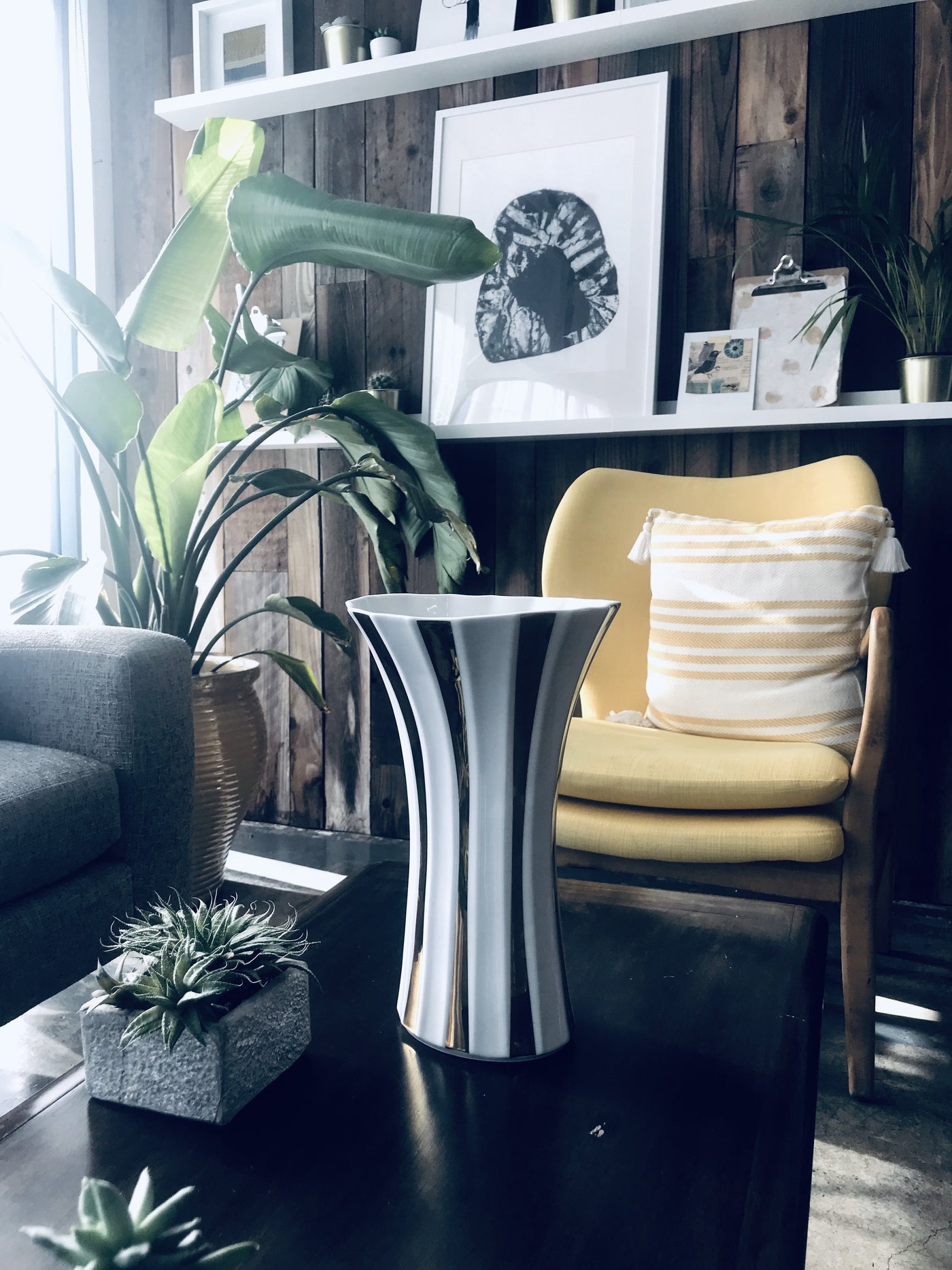 Retro Porcelain Vase, Gold Stripe